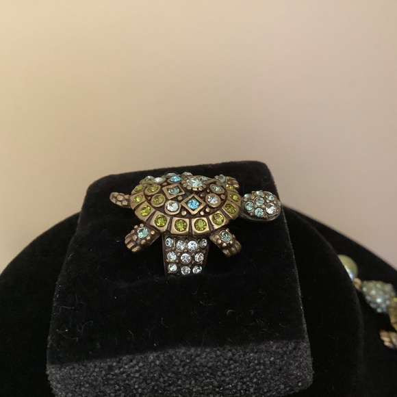 Heidi Daus Simply Irresistible Crystal Turtle Necklace & Matching Ring Pistachio - Picture 10 of 14